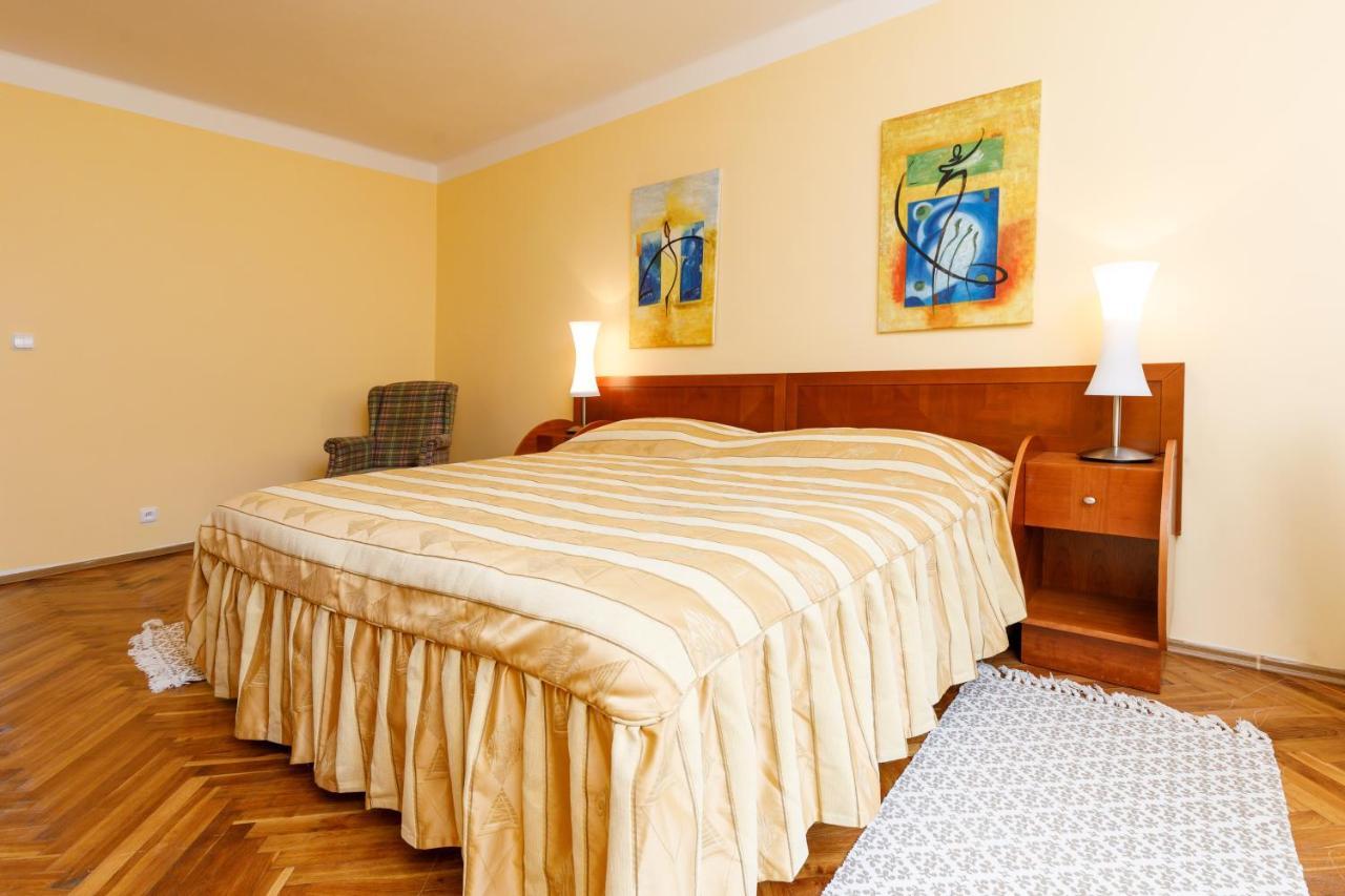 Apartments Tgm 11 Karlovy Vary Exterior foto